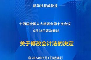 ☘盛世美颜依旧！绿军篮球事务总裁史蒂文斯今日现身场边看球